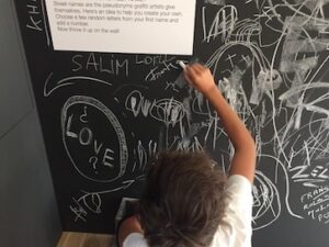 Mur de tag "Es-tu blazé?"- Expo One, Two, Street Art ! Geneve 2020-2021