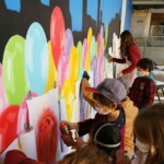 © Little Beaux-Arts/RÊVE, (D)ECOL(L)E : Fresque réalisée par Little Beaux-Arts, l'artiste Big Ben et les eleves de CE1 de l'Ecole Lumière. 2021